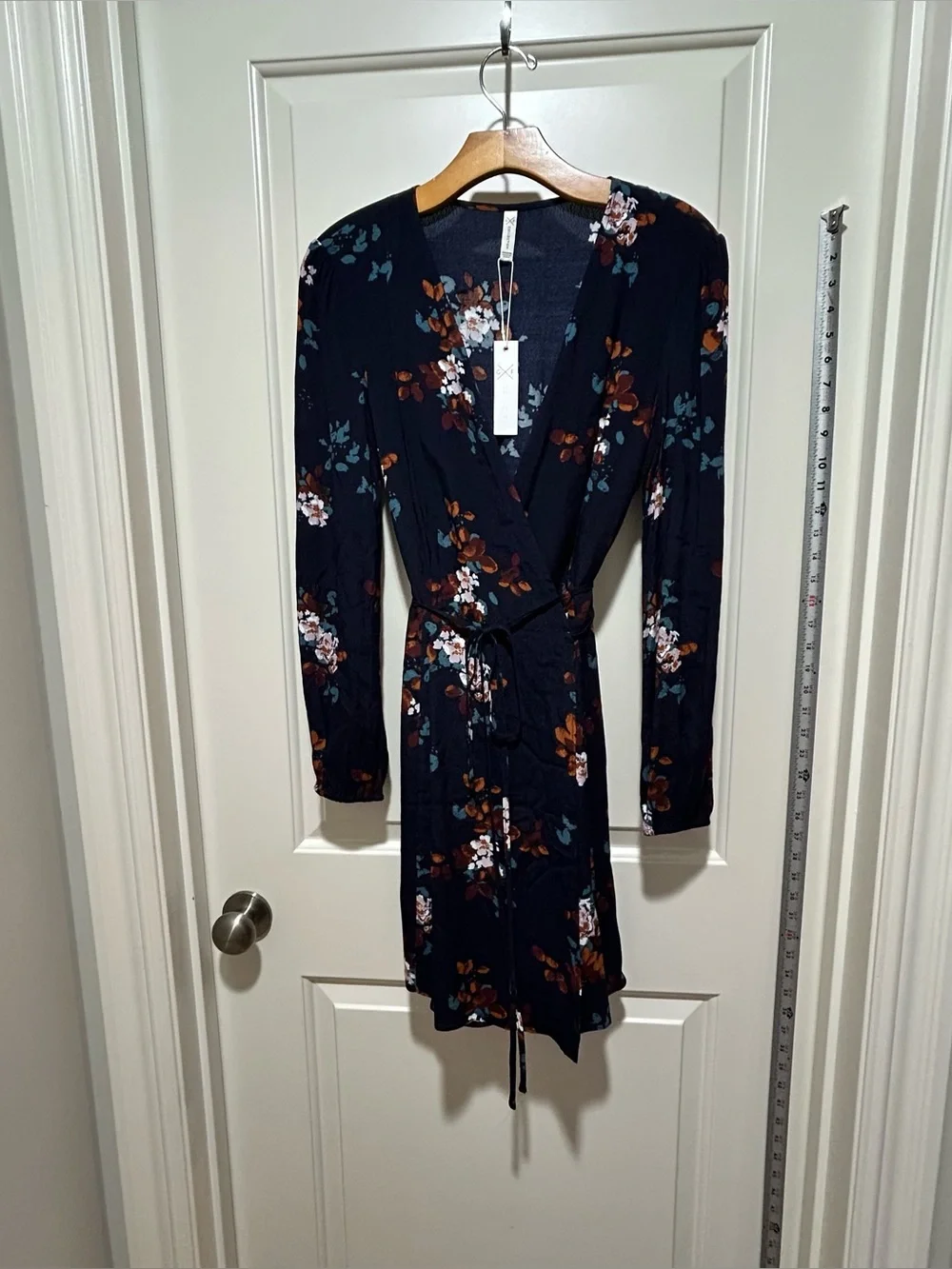 G/F Collection NWT women’s size M Kathleen Floral Wrap Midi Long Sleeve Dress